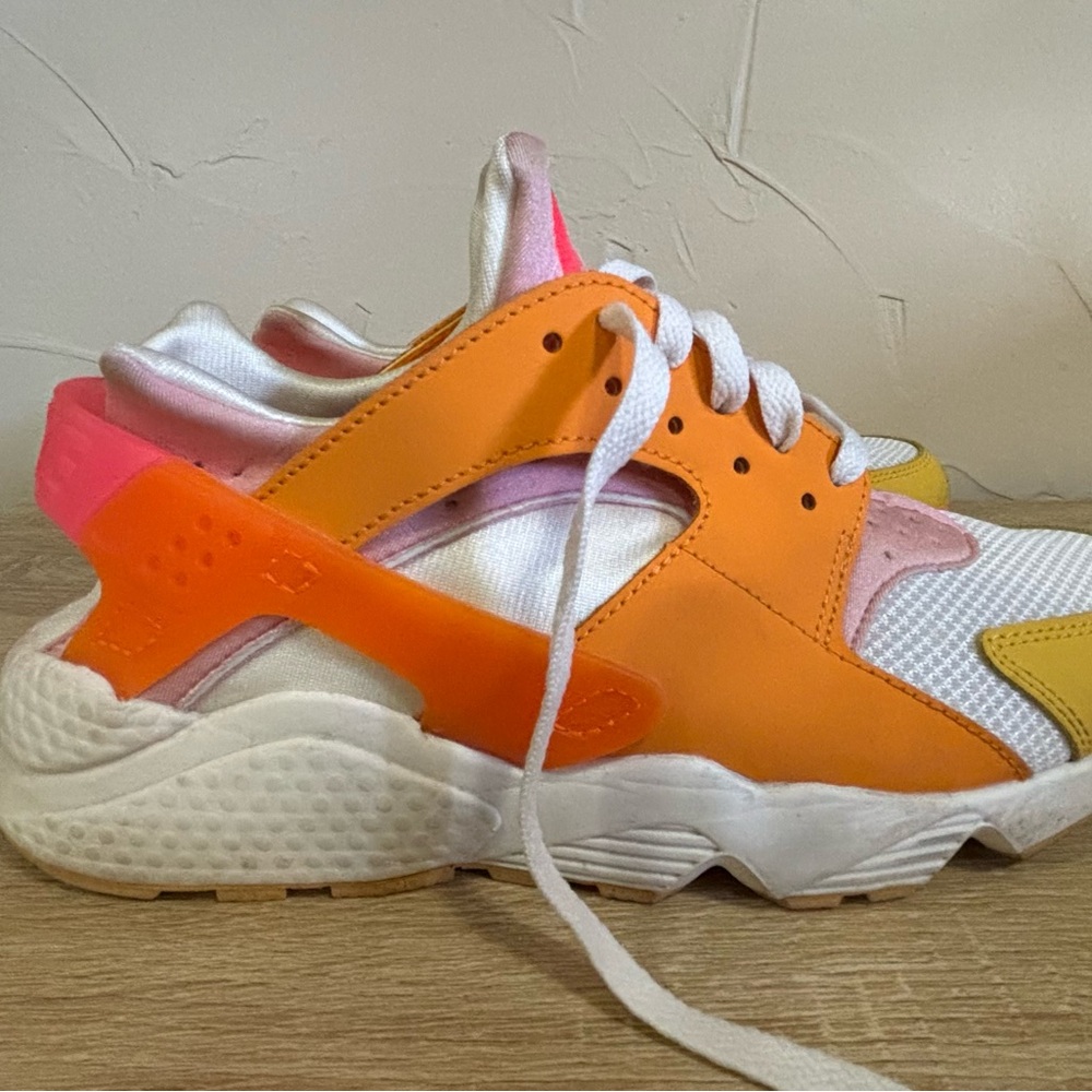 Women’s 10 Nike Air Huarache - Solar Flare Soft Pink